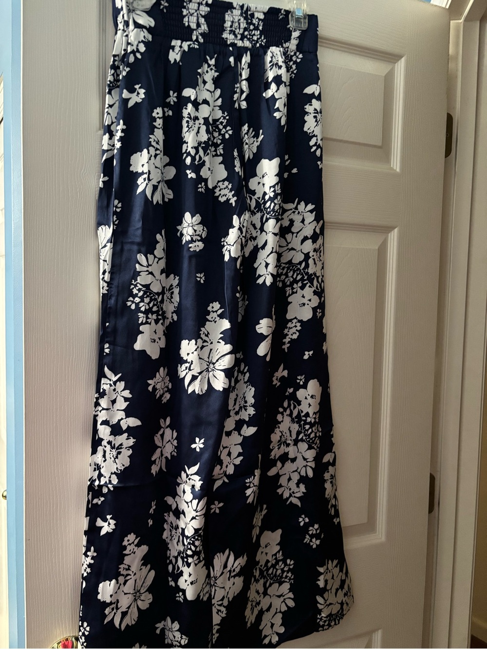 Women's Navy Wide-Leg Palazzo Pant with White Floral Print- M